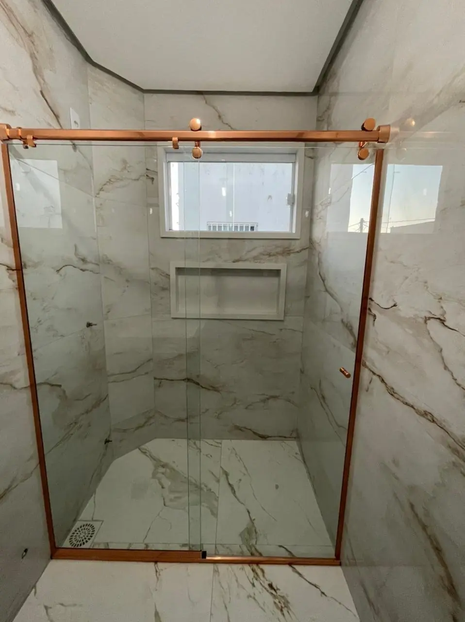box de banheiro em vidro temperado, perfil rose gold